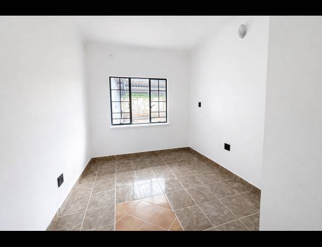 2 bed property to rent in LYTTELTON MANOR